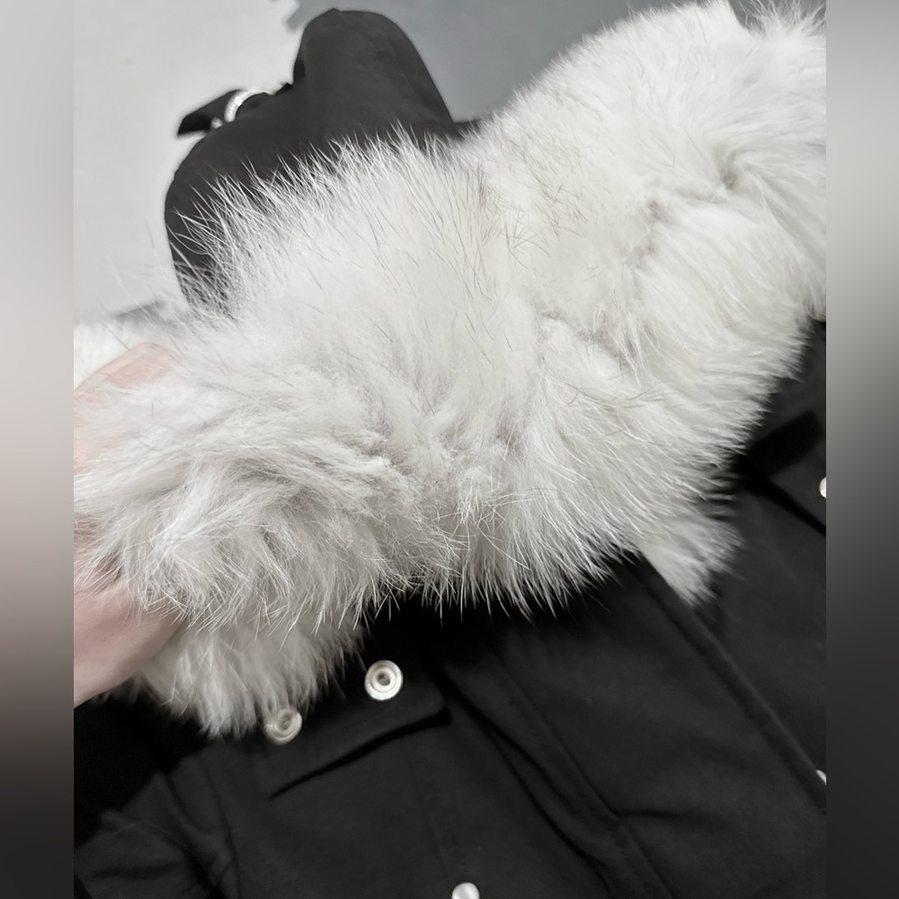 Selling because rarely used. it's still very new. Size S. Black color - Picture 3 of 8